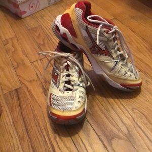 Women’s red volleyball shoes